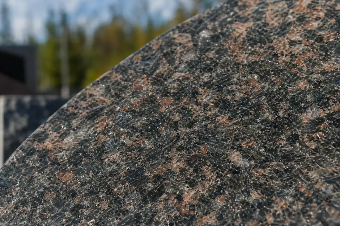 Гранитная плитка 300×300, полированная