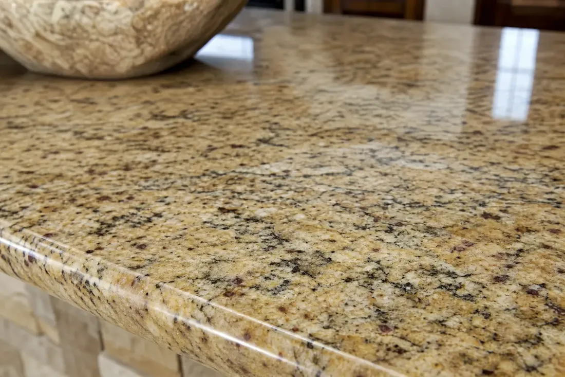 Кухонная столешница из гранита «Giallo Ornamental»